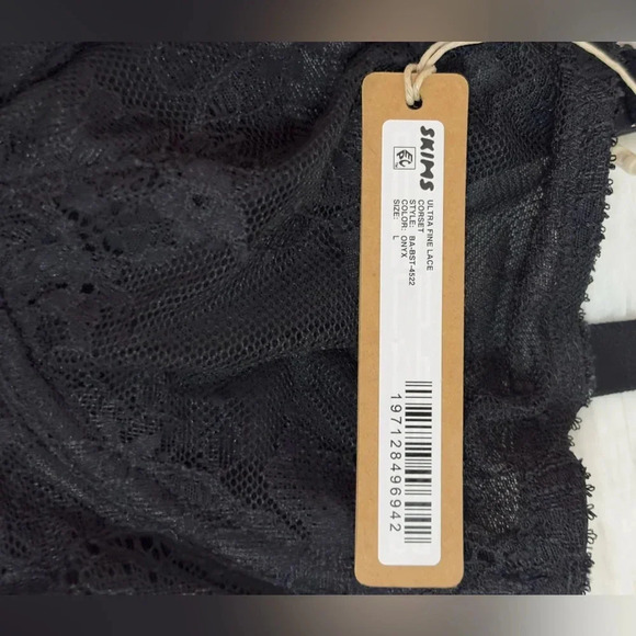 Skims  women’s ultra  fine lace corset - Picture 6 of 8